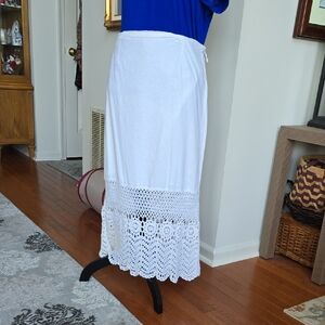 Bandolino White Maxi Skirt with Crochet Hem